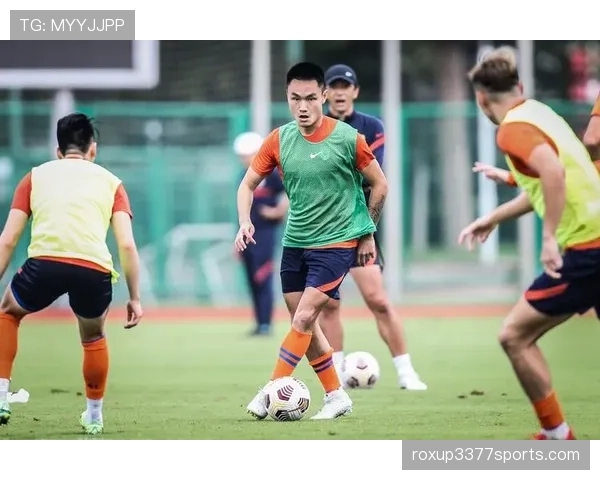 韩国国家男子足球队近期备战集训，锋线组合状态渐入佳境